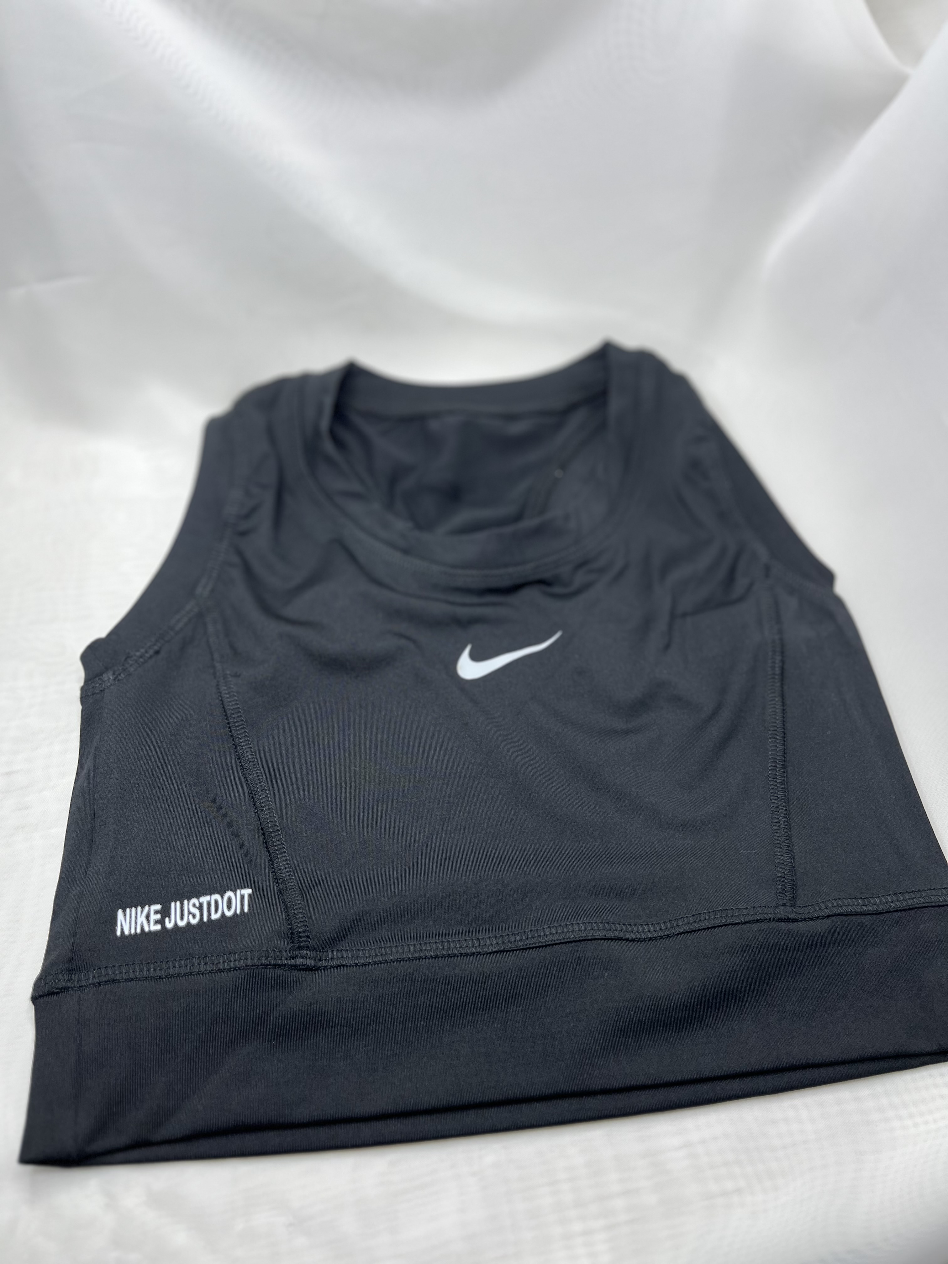 نیمتنه ورزشی Nike